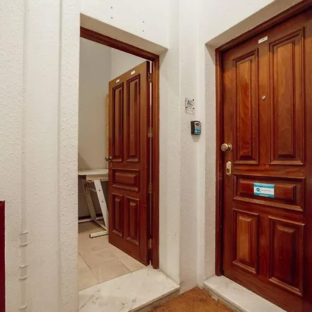 City Center Studio By Hosty Apartment